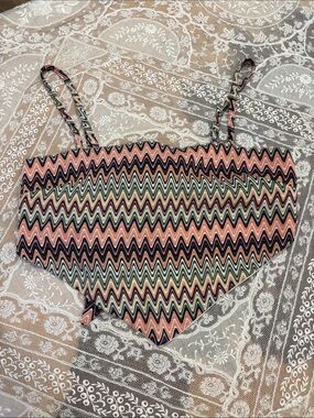 Chevron Pattern hanker chief Top in Multicolor